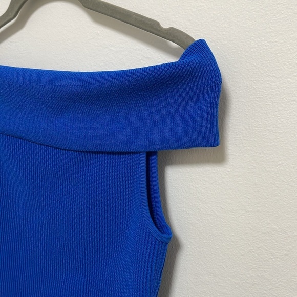 Babaton Aritzia Sculpt Knit Off-Shoulder Top Size Medium - Picture 2 of 5